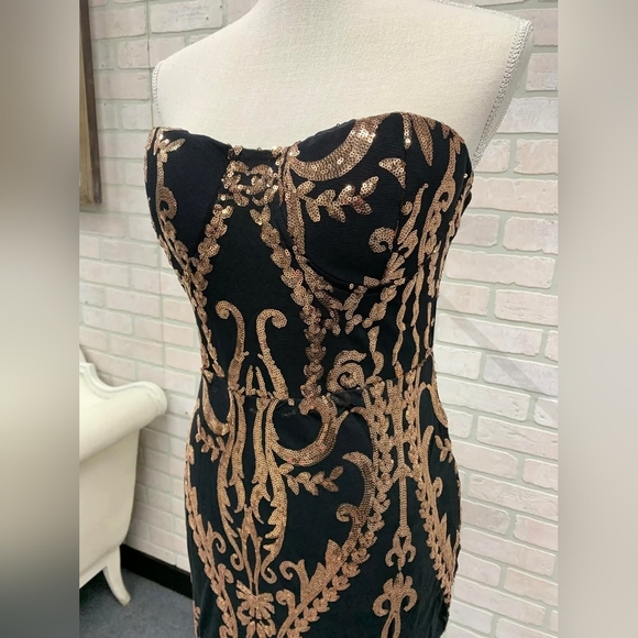 Miss Ord Embellished Black and Gold Strapless Gown - Picture 11 of 16